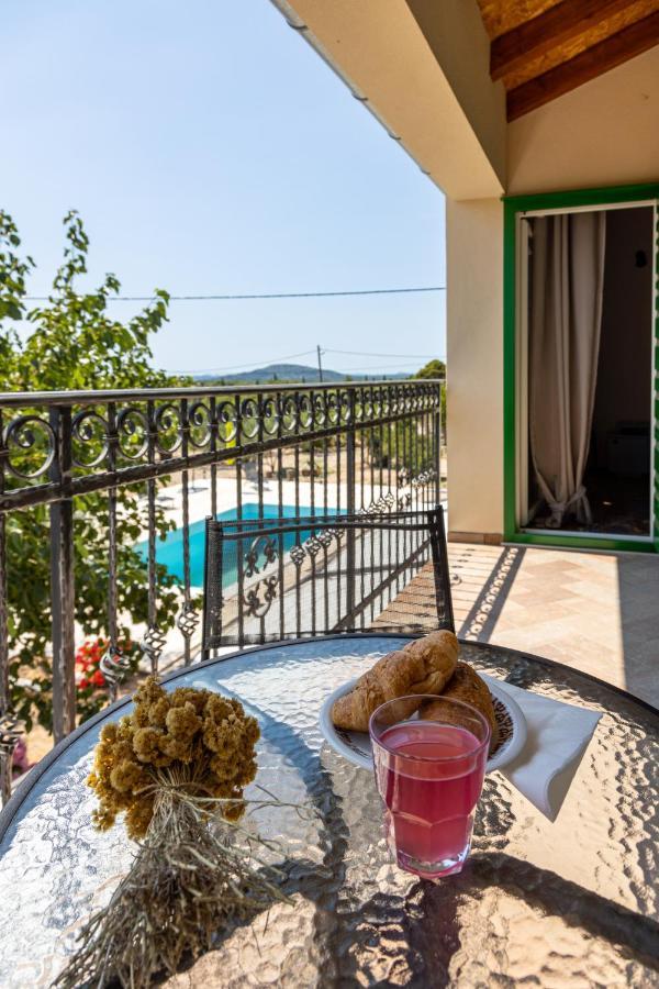 Bed and Breakfast Marcelovi Dvori Пировац Экстерьер фото