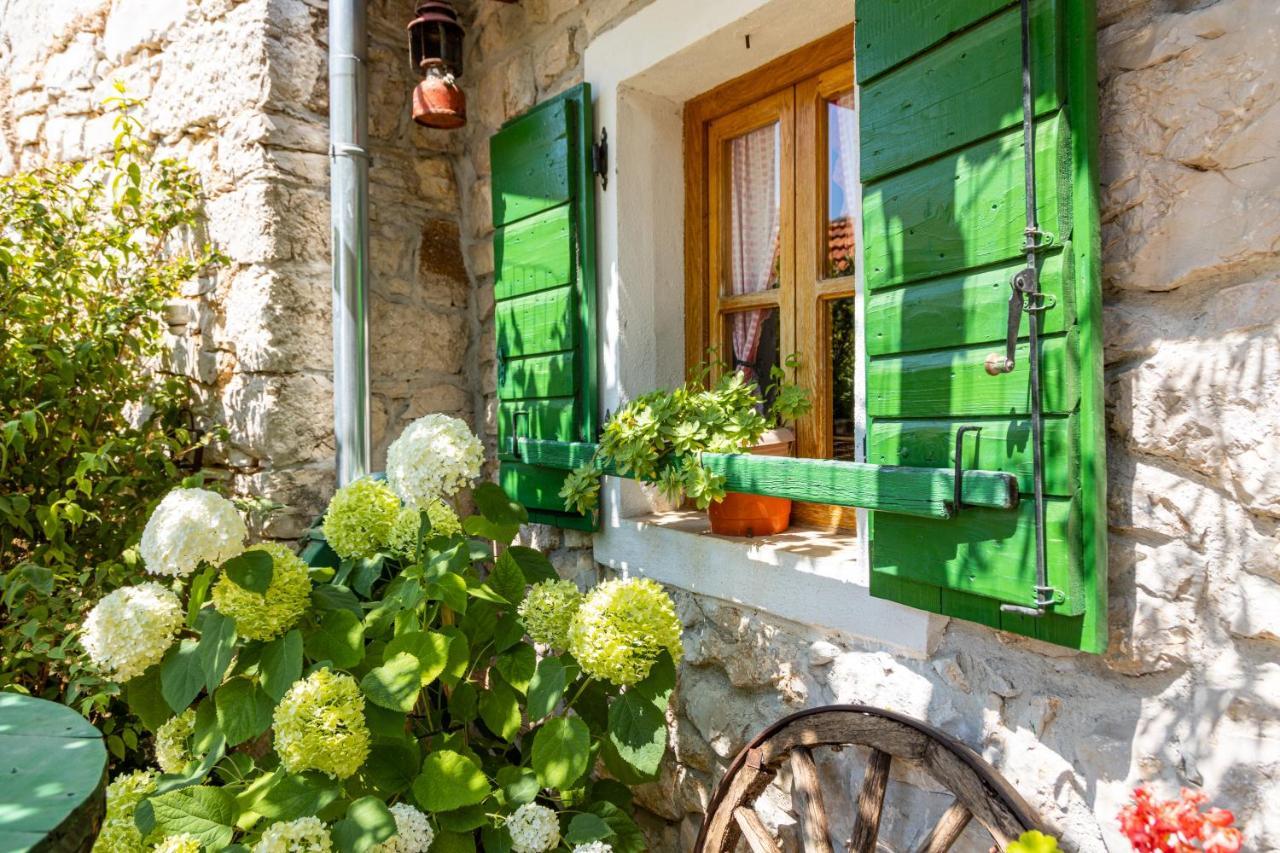 Bed and Breakfast Marcelovi Dvori Пировац Экстерьер фото
