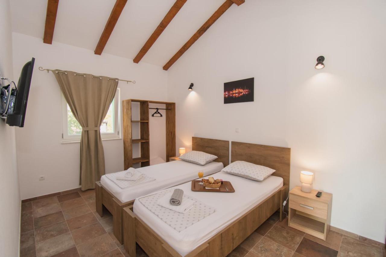 Bed and Breakfast Marcelovi Dvori Пировац Экстерьер фото