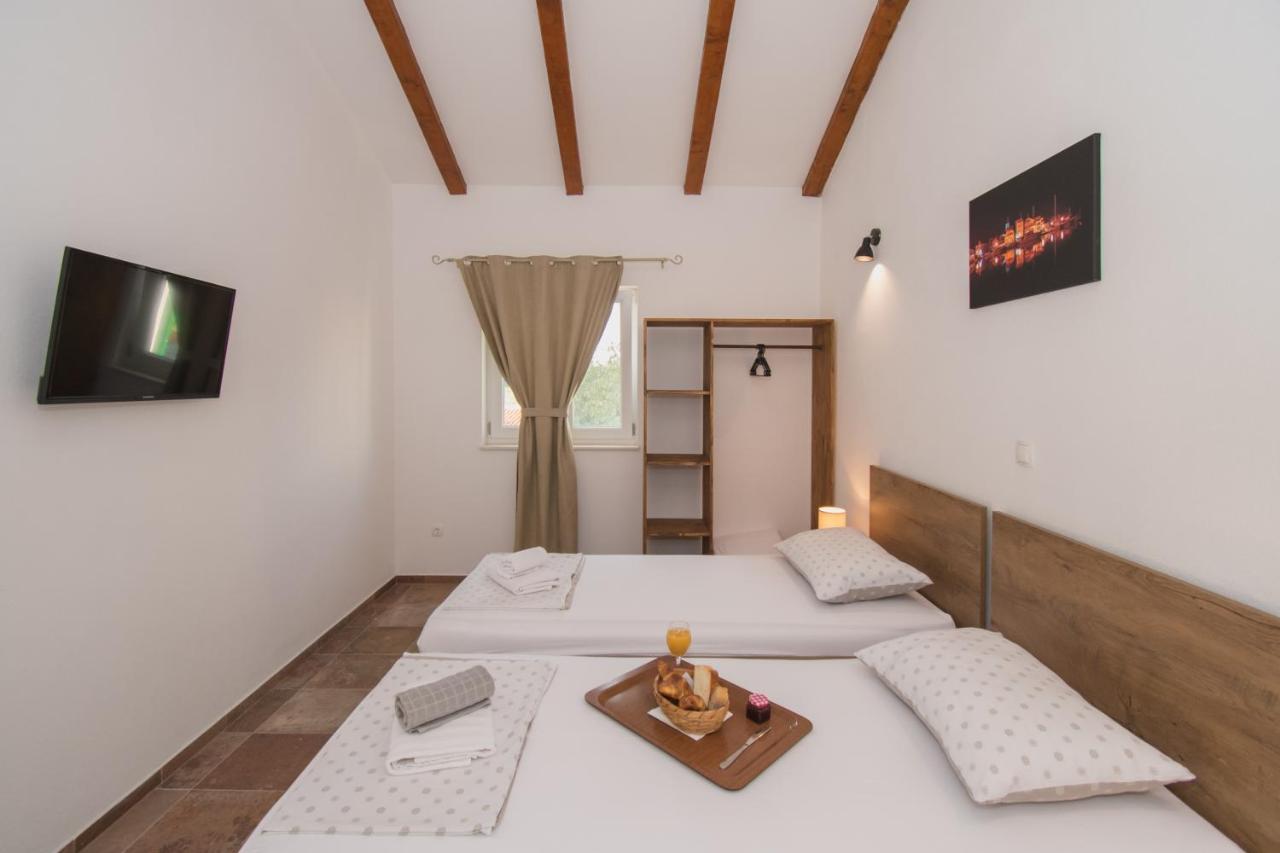 Bed and Breakfast Marcelovi Dvori Пировац Экстерьер фото